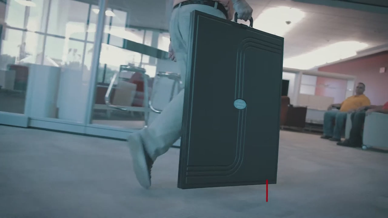 Voyager Mega Folding Panel Display